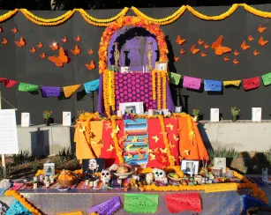 Altar at dia de los muertos event